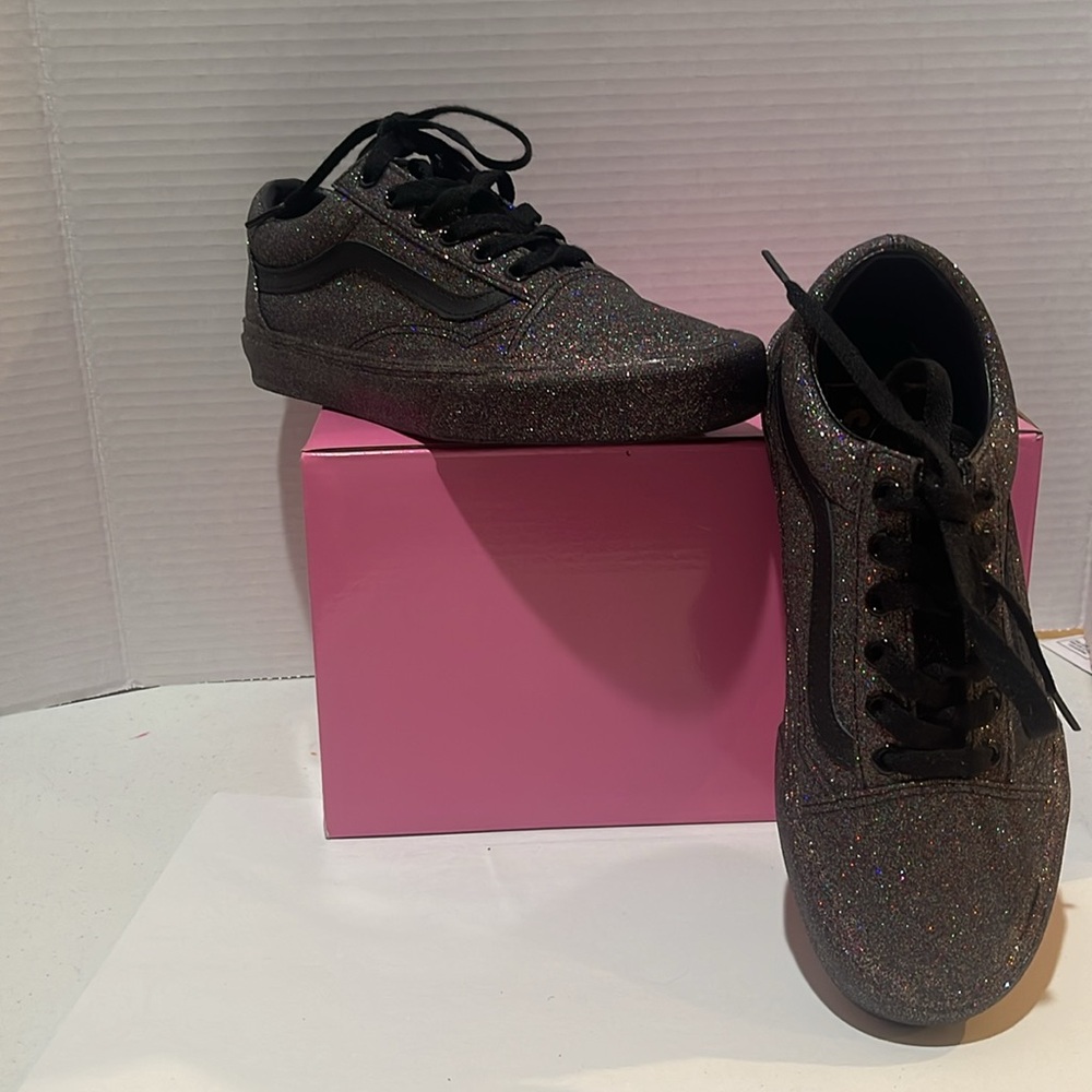 Vans - Picture 7 of 8